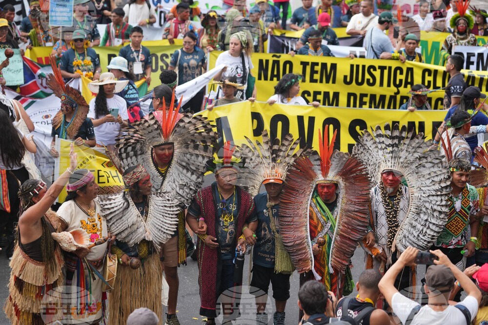 Голямо протестно шествие премина през центъра на бразилския град Белем, където се състои климатичната конференция КОП30 