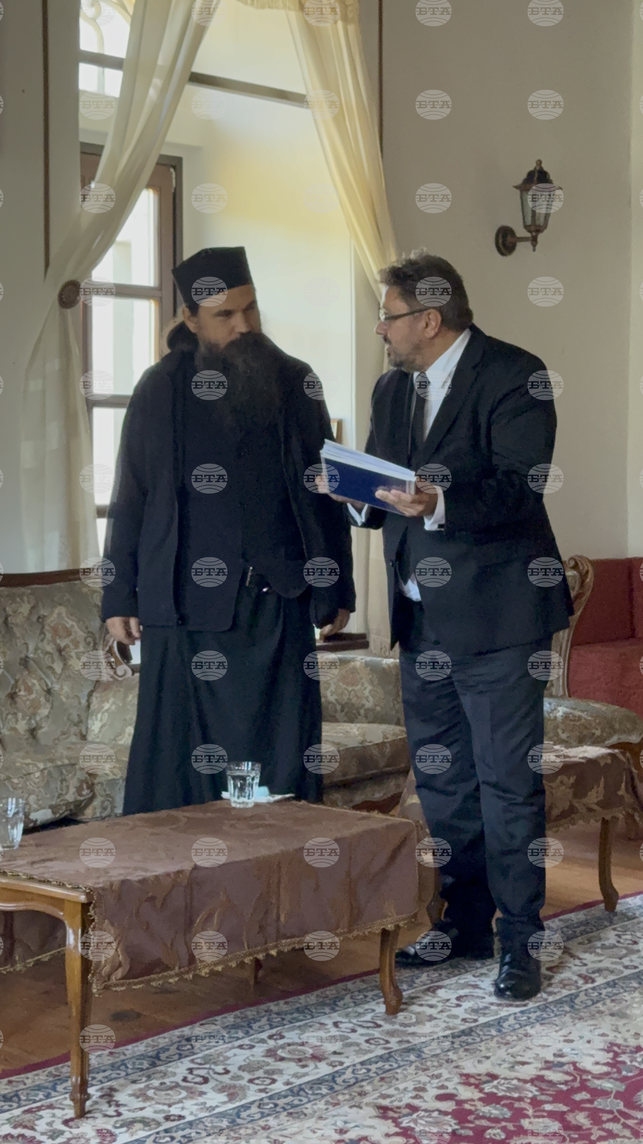 Гърция - Света Гора - БТА предостави на Зографския манастир на Света гора новини и снимки за него от архивите на агенцията 