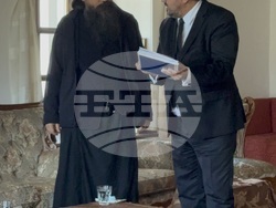 Гърция - Света Гора - БТА предостави на Зографския манастир на Света гора новини и снимки за него от архивите на агенцията 