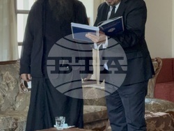 Гърция - Света Гора - БТА предостави на Зографския манастир на Света гора новини и снимки за него от архивите на агенцията 