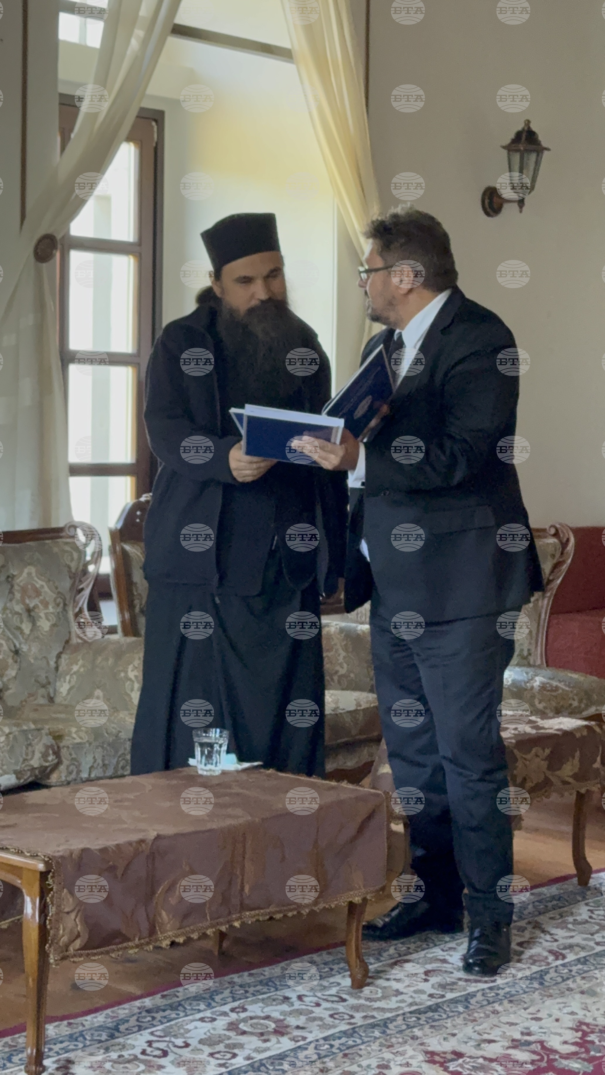 Гърция - Света Гора - БТА предостави на Зографския манастир на Света гора новини и снимки за него от архивите на агенцията 