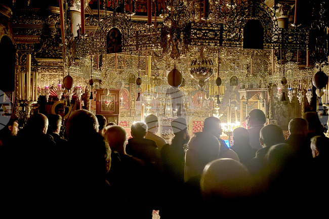 Започна нощното бдение в Зографския манастир за есенния празник на свети Георги