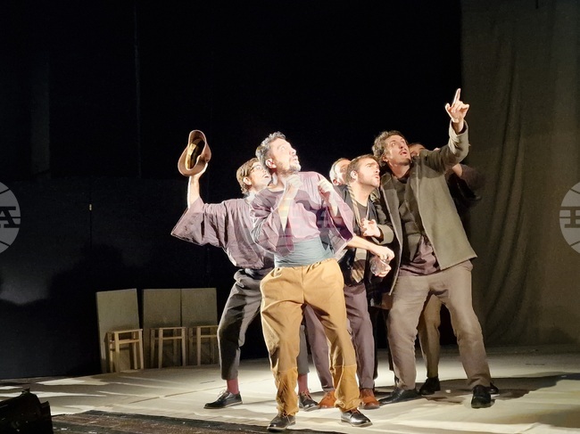 С много смях, неподправени персонажи и преживявания Родопският драматичен театър представи премиерата на „Ние, духовата музика“