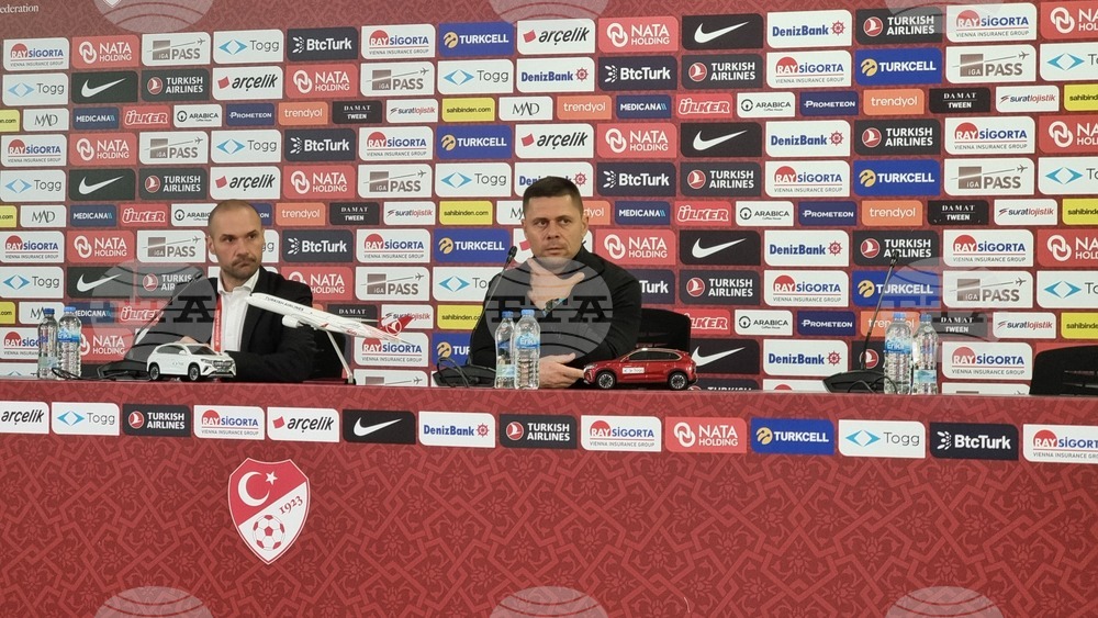 "Играчите ни дават умерен оптимизъм, че ще дойдат и по-добри дни", сигурен е треньорът на България Александър Димитров