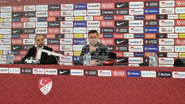 "Играчите ни дават умерен оптимизъм, че ще дойдат и по-добри дни", сигурен е треньорът на България Александър Димитров