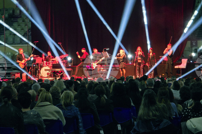 За мен и за целия екип е щастие да бъдем във вашия град, каза примата Лили Иванова на втория концерт от националното си турне в Пловдив