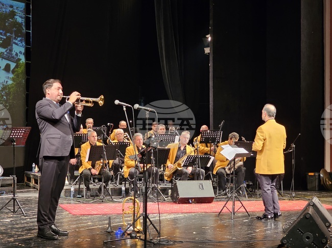 Фънк и нео-соул от Финландия, класически суинг, джаз и импровизации, изпълнени от Биг Бенд Русе, предложи вторият ден на Jazz Fest Ruse