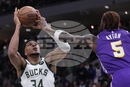 Lakers Bucks Basketball