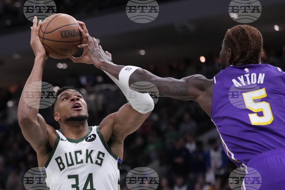 Lakers Bucks Basketball