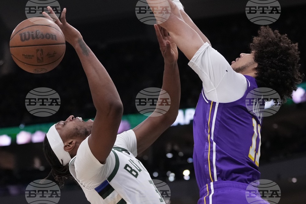 Lakers Bucks Basketball