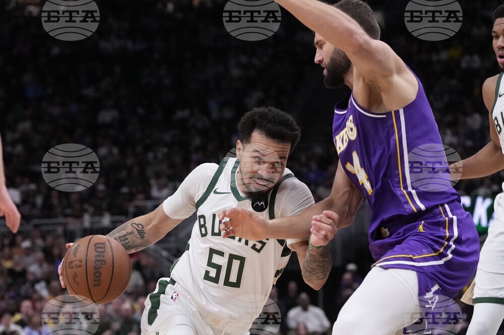 Lakers Bucks Basketball