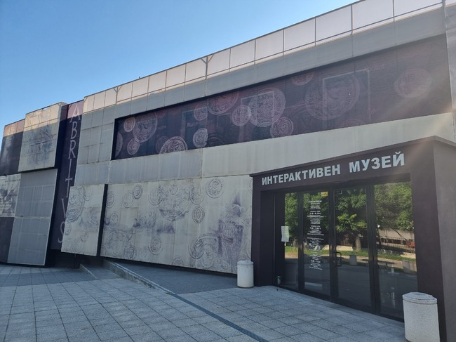 Над 80 ученици изпратиха творби за конкурса „Бележити личности от Разград“