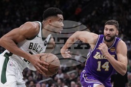 Lakers Bucks Basketball