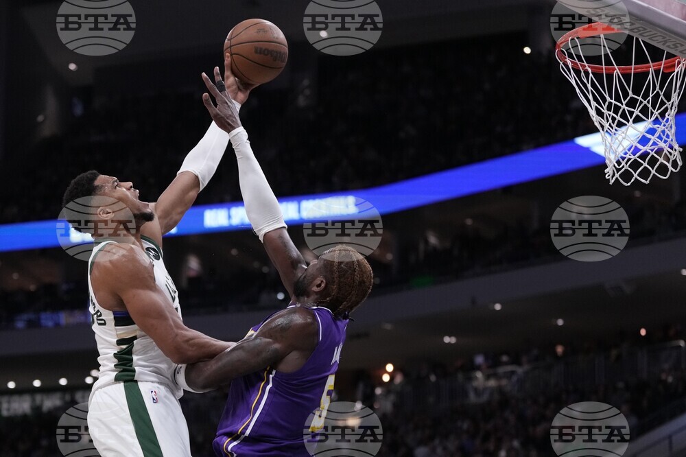 Lakers Bucks Basketball