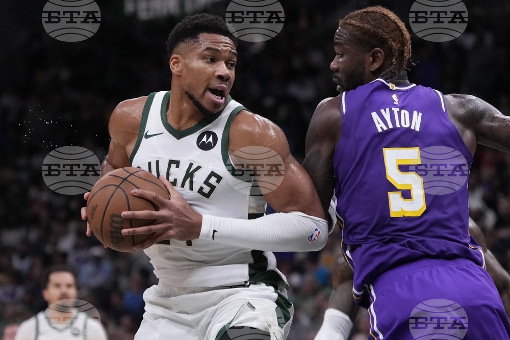 Lakers Bucks Basketball