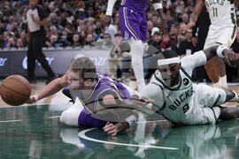 Lakers Bucks Basketball