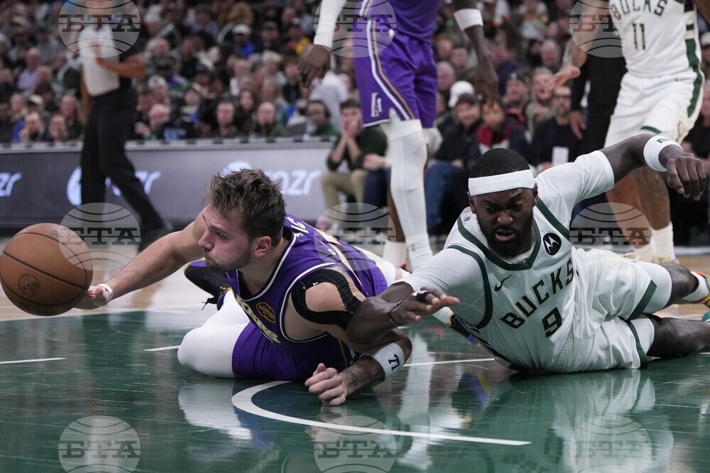 Lakers Bucks Basketball