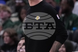 Lakers Bucks Basketball