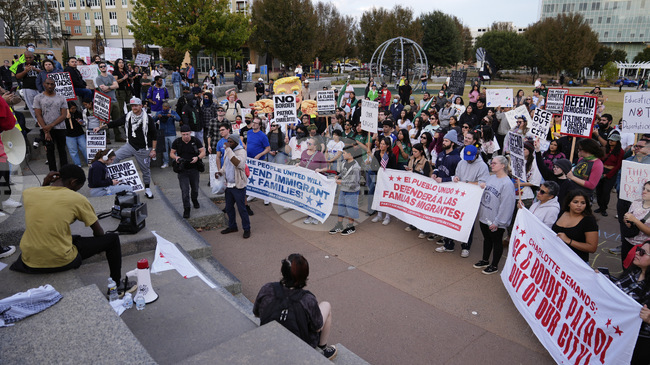 Служители на американското министерство на вътрешната сигурност провеждат мащабна акция в най-големия град в Северна Каролина 