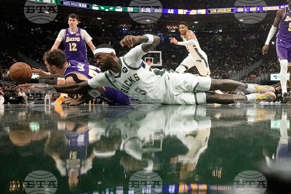 Lakers Bucks Basketball