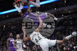 Lakers Bucks Basketball