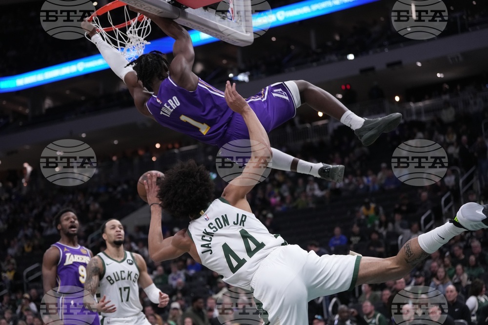 Lakers Bucks Basketball