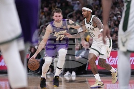 Lakers Bucks Basketball