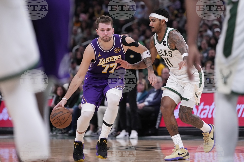 Lakers Bucks Basketball
