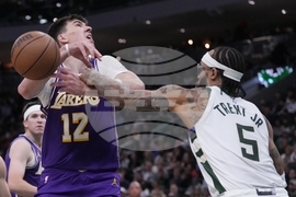 Lakers Bucks Basketball
