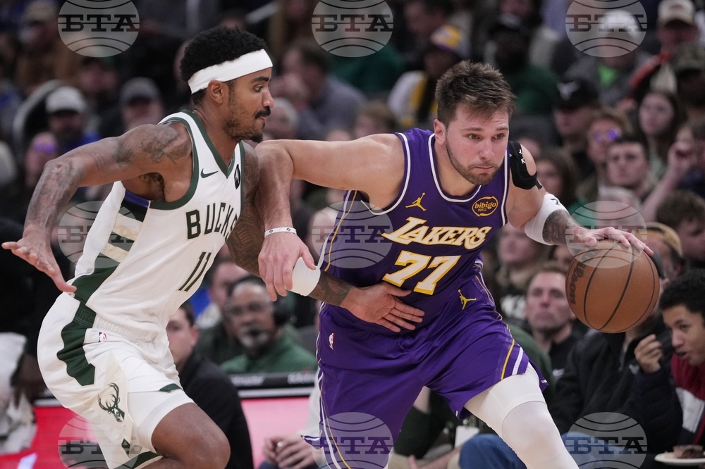 Lakers Bucks Basketball