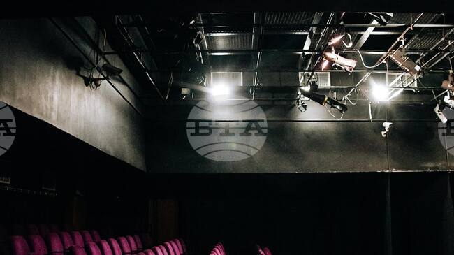 Камерната сцена на Драматично-куклен театър "Константин Величков" в Пазарджик вече носи името на актьора Милен Пенев