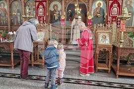 Шумен - храм „Свети Три Светители“ - литургия и проповед