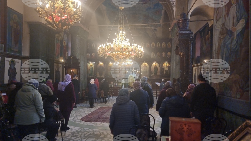 Добрич - храм „Св. Троица“ - неделна служба