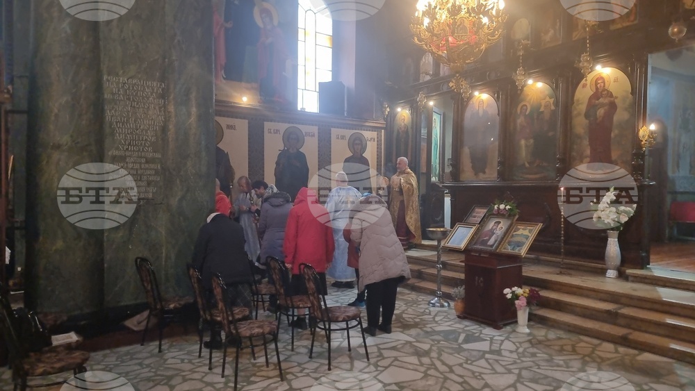 Добрич - храм „Св. Троица“ - неделна служба