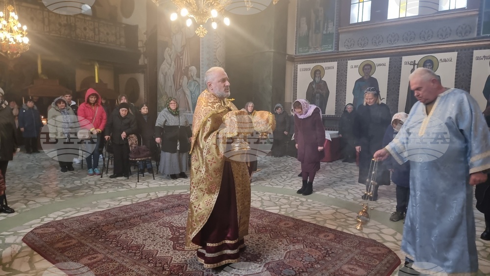 Добрич - храм „Св. Троица“ - неделна служба