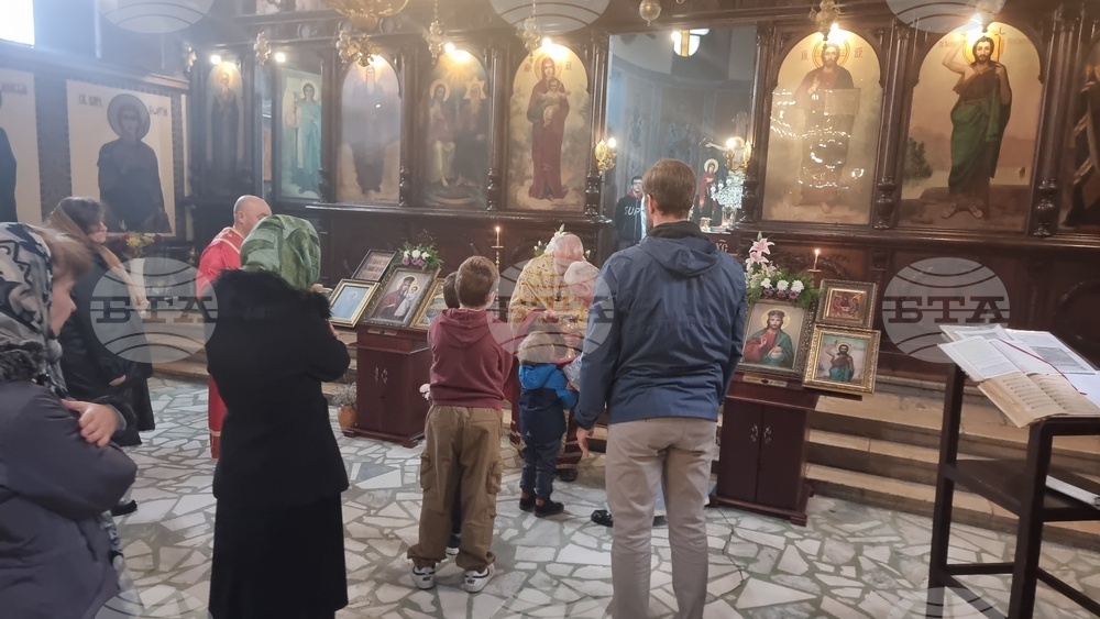 Добрич - храм „Св. Троица“ - неделна служба