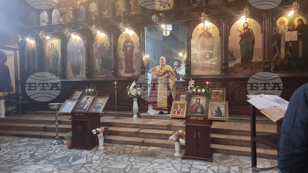 Добрич - храм „Св. Троица“ - неделна служба