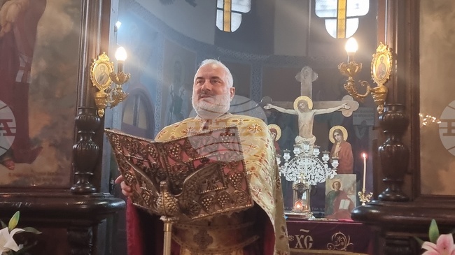 Любовта към ближния трябва да надхвърля всички земни условности, каза отец Велико в храм "Св. Троица" в Добрич