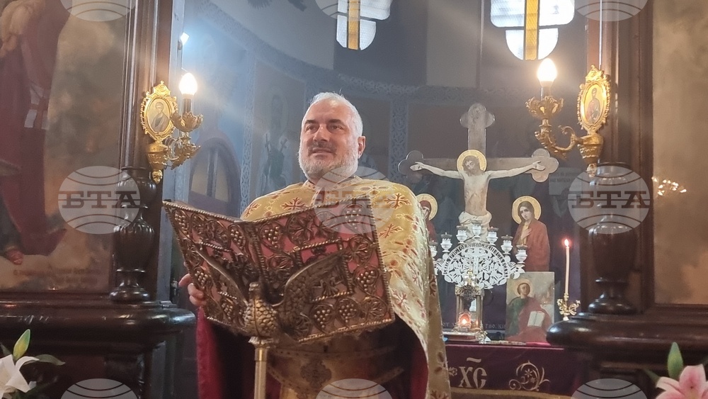 Добрич - храм „Св. Троица“ - неделна служба