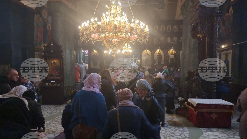 Добрич - храм „Св. Троица“ - неделна служба