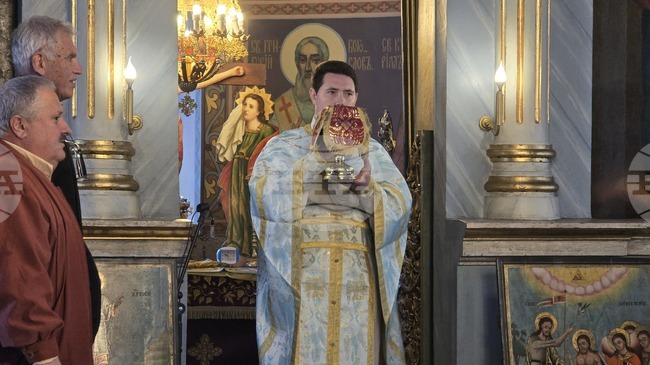 Да обичаш е блаженство, да ненавиждаш е мъка, каза в проповедта си отец Иван от плевенския храм "Света Параскева"