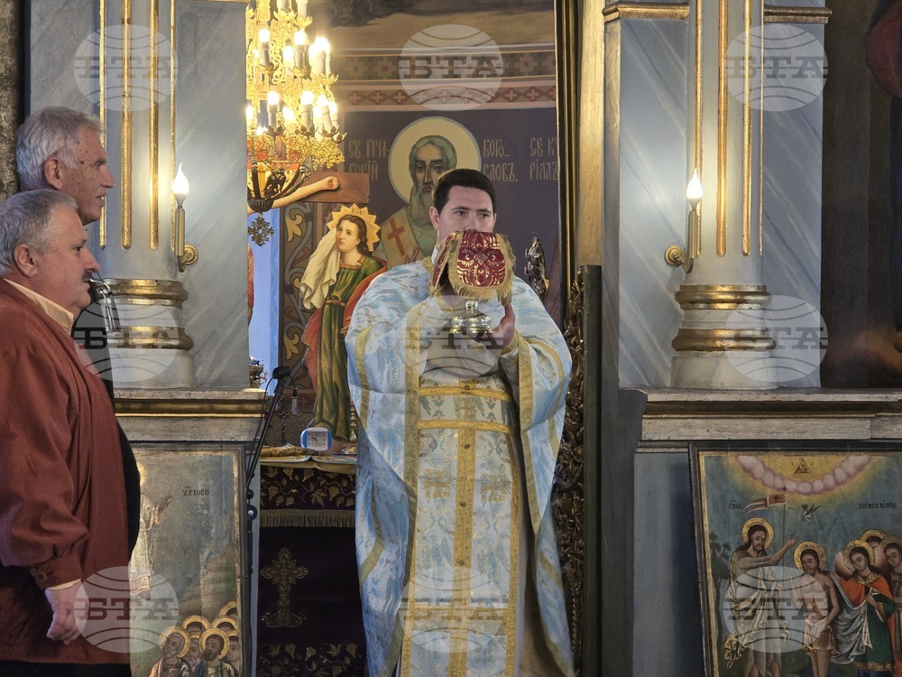 Да обичаш е блаженство, да ненавиждаш е мъка, каза в проповедта си отец Иван от плевенския храм "Света Параскева"