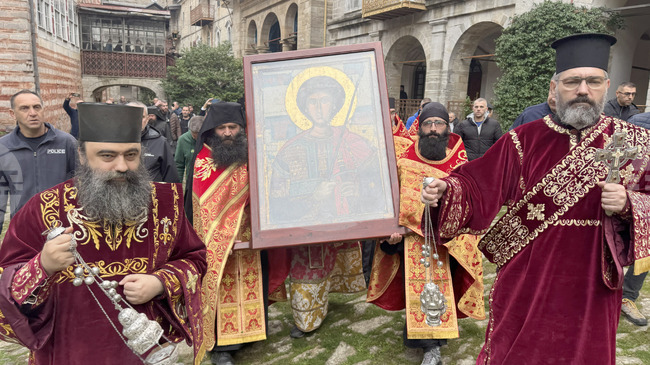 Зографският манастир отбеляза есенния празник на свети Георги с литургия и литийно шествие с чудотворна икона на светеца
