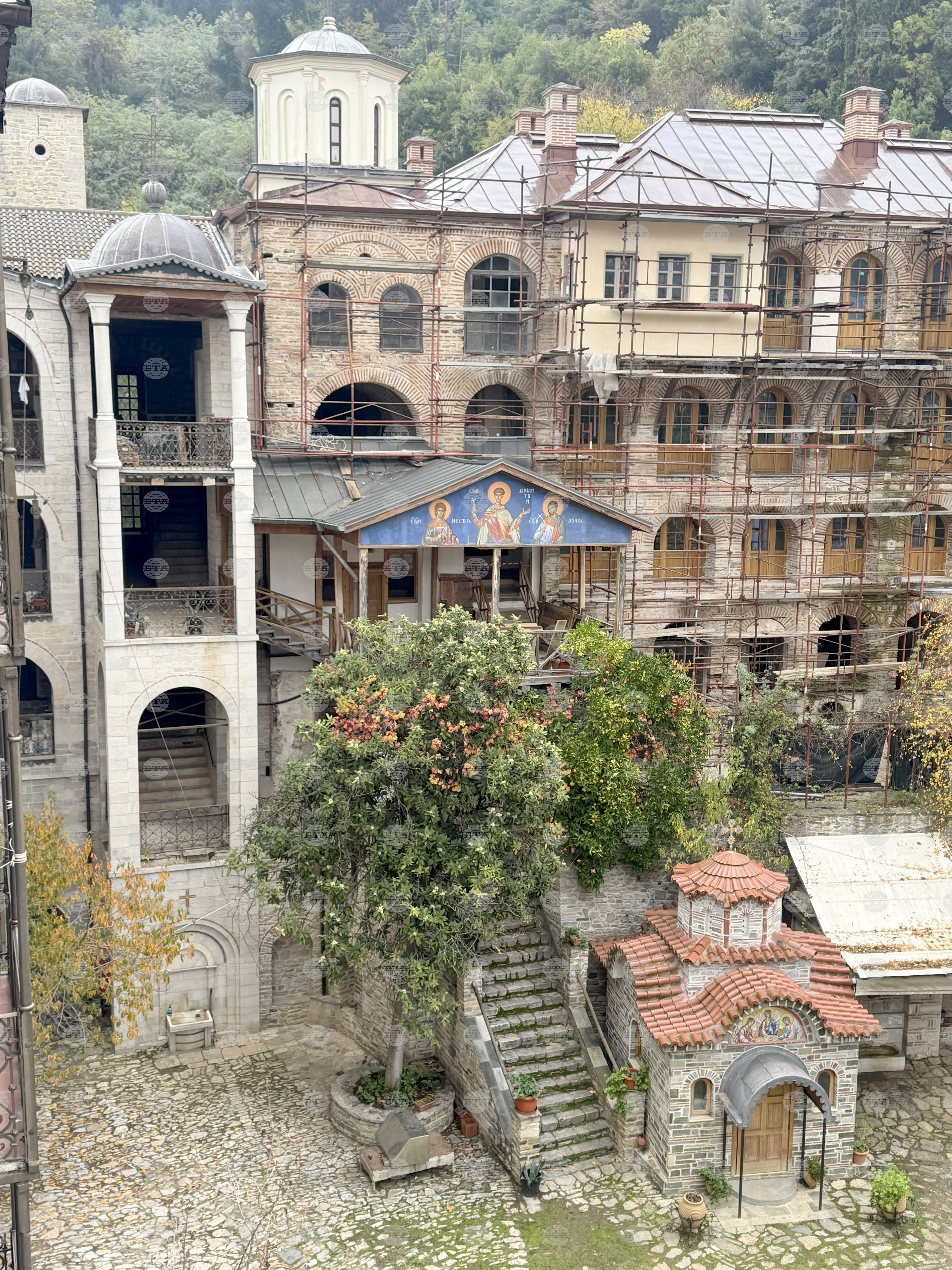 Зографски манастир - есенния празник на свети Георги - литургия и литийно шествие