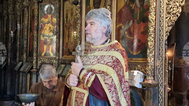 Трябва да бъдем милостиви, каза в неделната си проповед в църквата „Св. Никола“ във Велико Търново отец Славчо Иванов