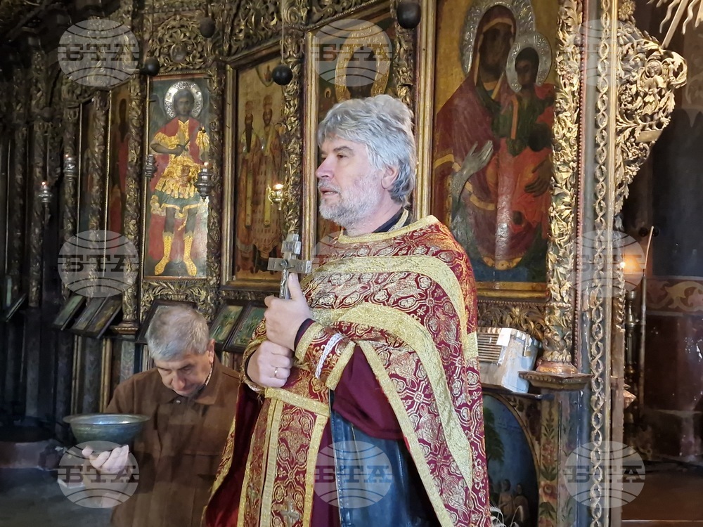 Трябва да бъдем милостиви, каза в неделната си проповед в църквата „Св. Никола“ във Велико Търново отец Славчо Иванов