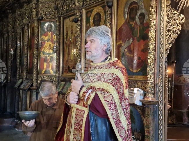 Трябва да бъдем милостиви, каза в неделната си проповед в църквата „Св. Никола“ във Велико Търново отец Славчо Иванов