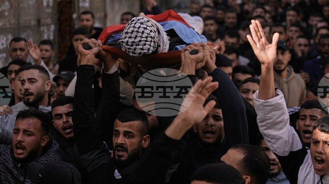 Израелската армия заяви, че е убила палестинец, който хвърлил взривно устройство по време на нейна операция на Западния бряг