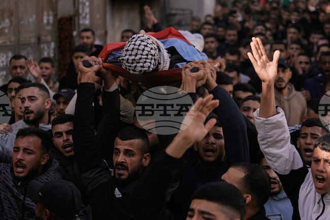 Израелската армия заяви, че е убила палестинец, който хвърлил взривно устройство по време на нейна операция на Западния бряг