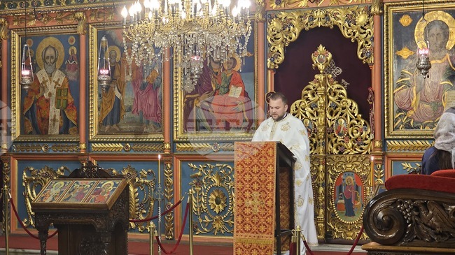 За милосърдието няма граници, делящи хората, каза отец Иван Анчев в катедралния храм „Света Троица“ в Русе